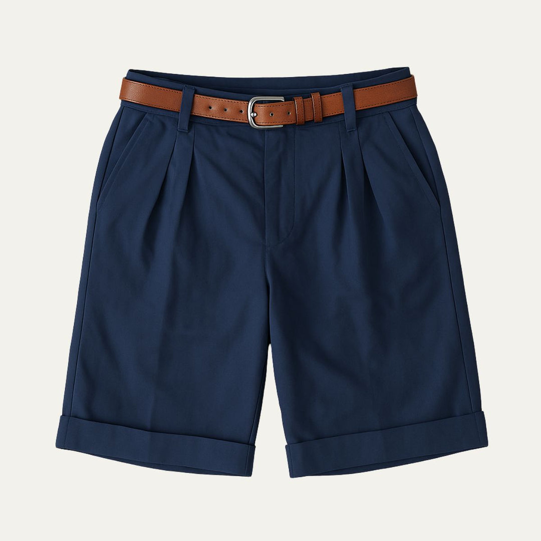 Klassiske chinosshorts for menn med dobbelt legg og oppbrettet kant.