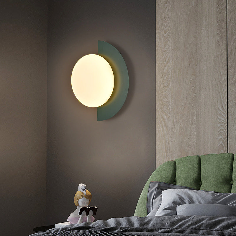 Nordisk halvsirkel vegglampe