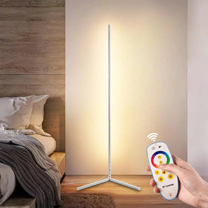 Dimbar LED-gulvlampe til hjørnet med fjernkontroll