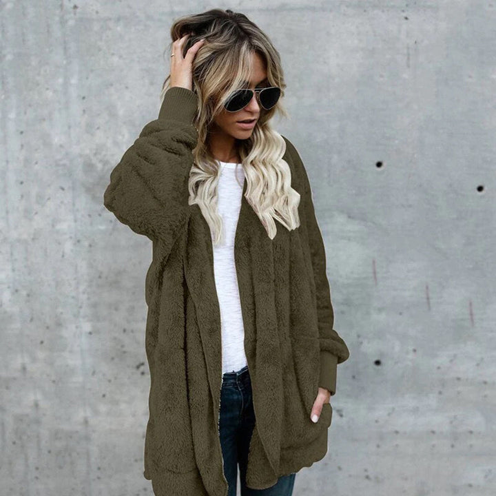Reva - Lang cardigan med fleece hette.