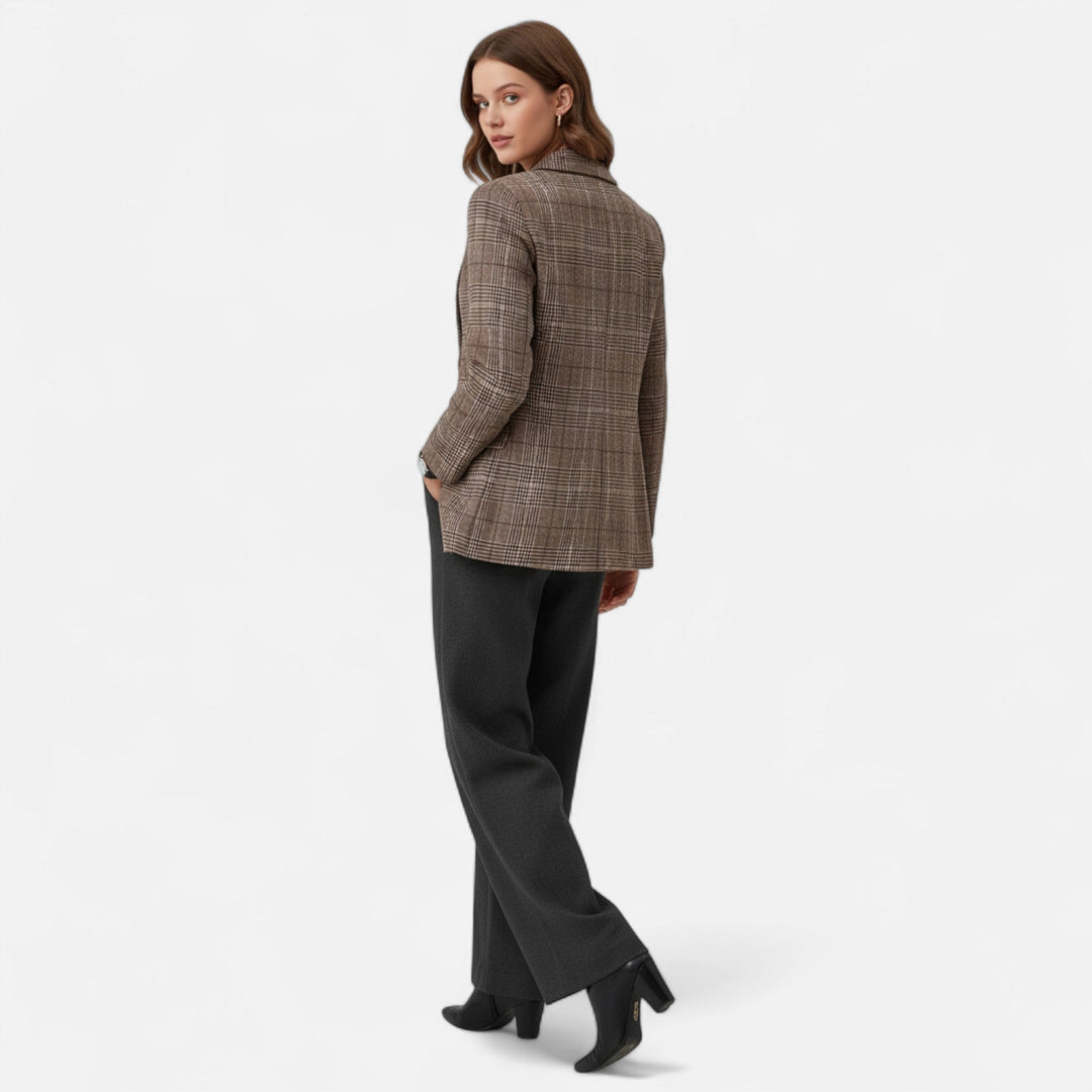 Rutete blazer til dame med enkeltspent knappelist, tilpasset passform, brun