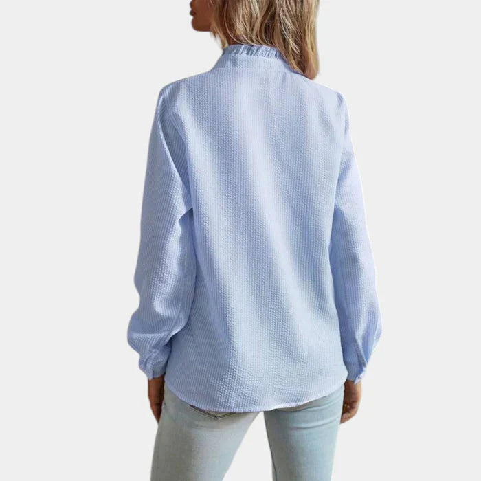 Stripet Kvinners Bluse med Volanger og Elegant Knappelukking