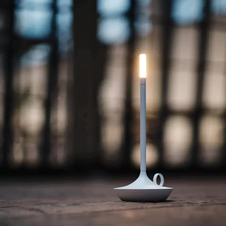 Dimbar LED-stearinlyslampe LumaGlow – Elegant og trådløs med lang batteritid