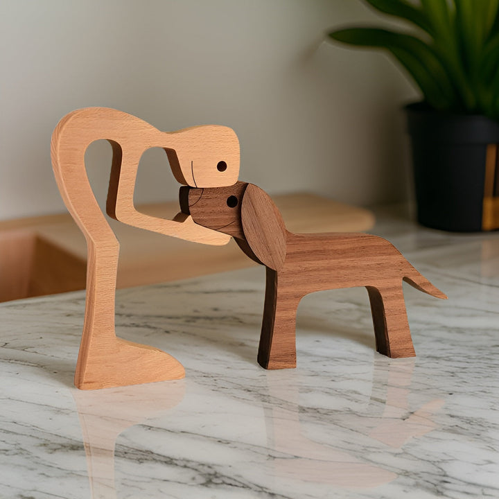 Paws of Love - Hund og Mann Skulptur i Håndlaget Tre - Symbol på Evig Bånd