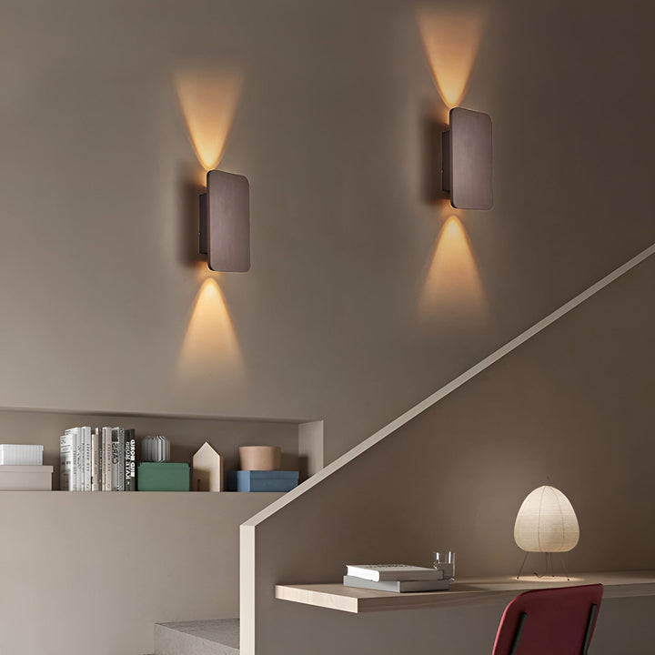 LED-vegglampe med opp- og nedlys – Moderne og stemningsfull
