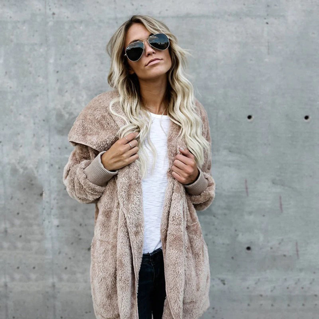 Reva - Lang cardigan med fleece hette.