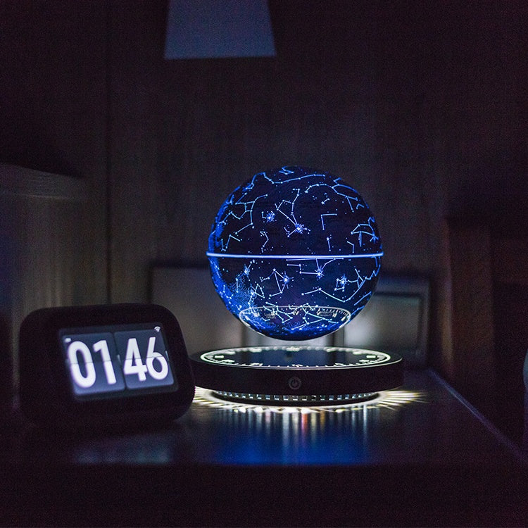 Svevende stjernekart «Konstellasjon» – lampe med magnetisk levitasjon