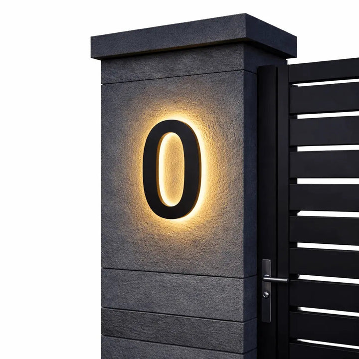 LED-husnummerskilt med bakgrunnsbelysning – moderne, opplyst inngangsskilt