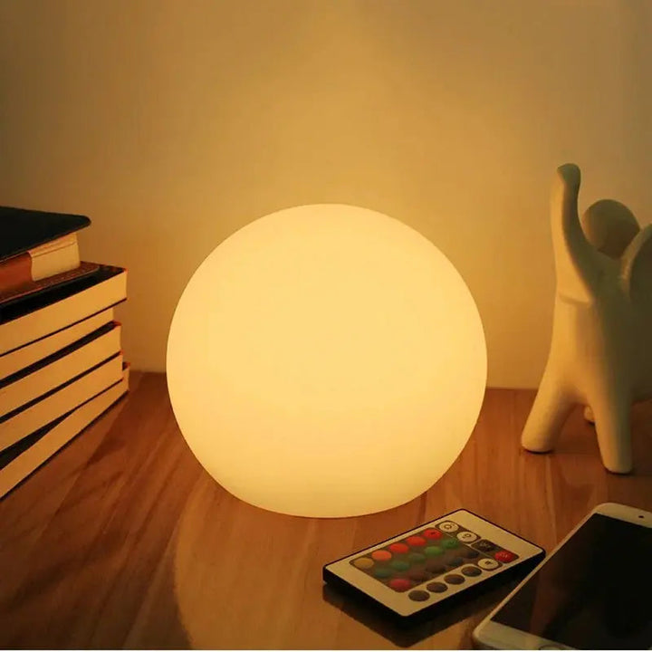Oppladbar LED-kulelampe med 16 farger og fjernkontroll