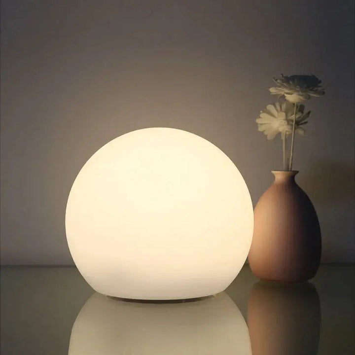 Oppladbar LED-kulelampe med 16 farger og fjernkontroll