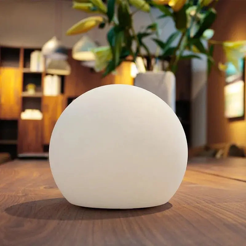 Oppladbar LED-kulelampe med 16 farger og fjernkontroll