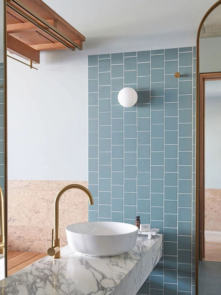 Moderne LED-vegglampe med globe i matt glass, 1 lyskilde