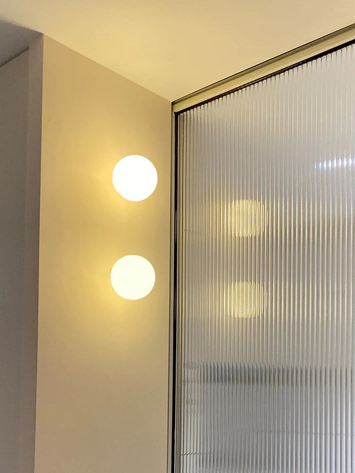 Moderne LED-vegglampe med globe i matt glass, 1 lyskilde