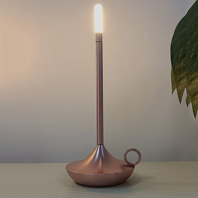 Dimbar LED-stearinlyslampe LumaGlow – Elegant og trådløs med lang batteritid