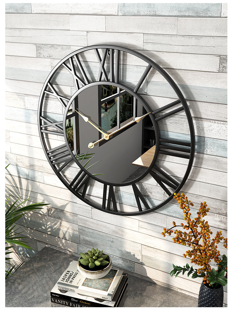 Stort vintage veggur i metall med speil, 39 cm
