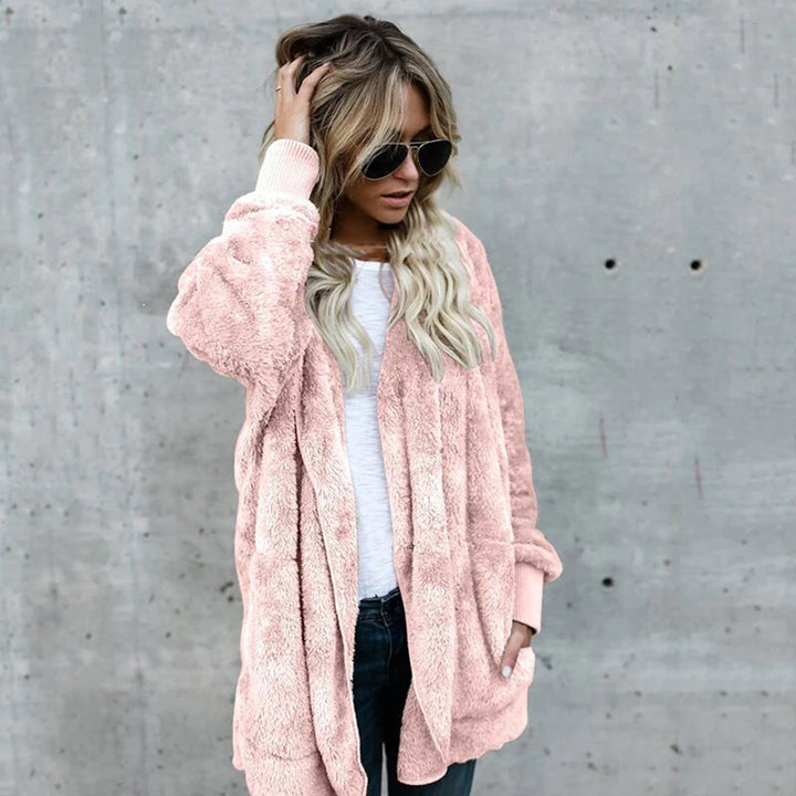 Reva - Lang cardigan med fleece hette.