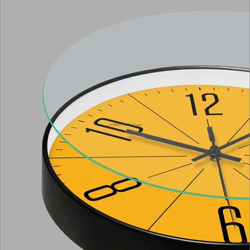 Veggklokke i tre TimeWisp – Stillegående klokke med stil