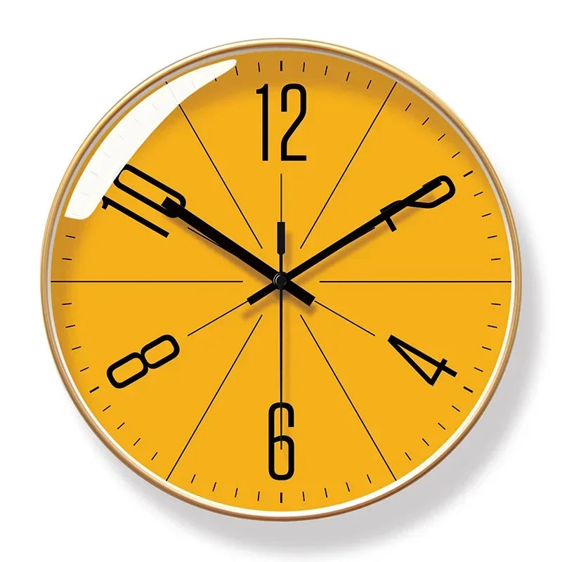 Veggklokke i tre TimeWisp – Stillegående klokke med stil