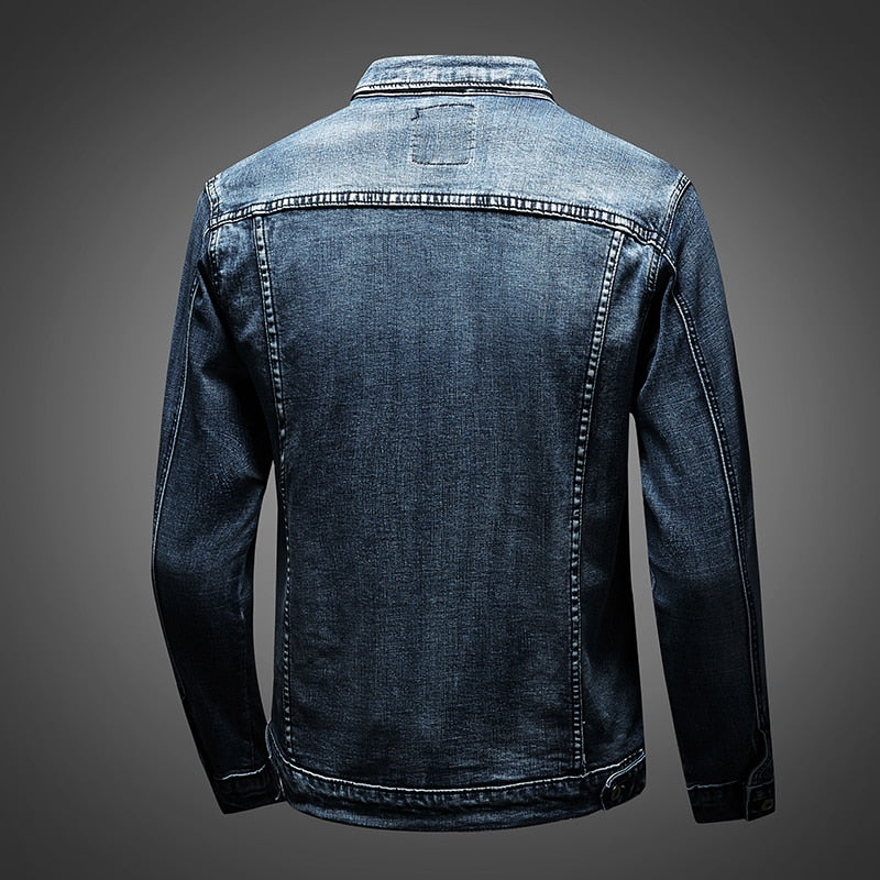 Urban Edge — Klassisk Denim Møter Biker Holdning