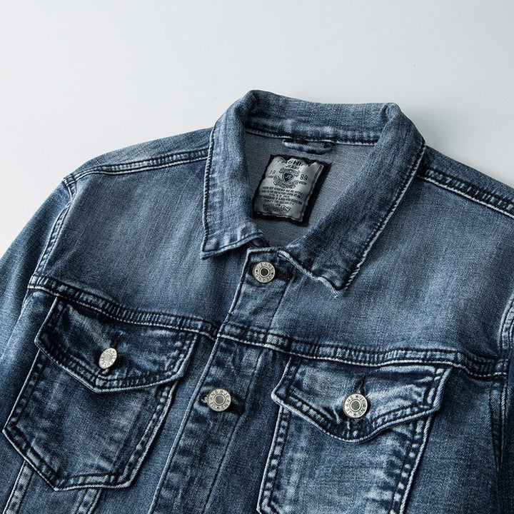 Urban Edge — Klassisk Denim Møter Biker Holdning