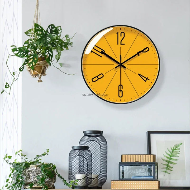 Veggklokke i tre TimeWisp – Stillegående klokke med stil