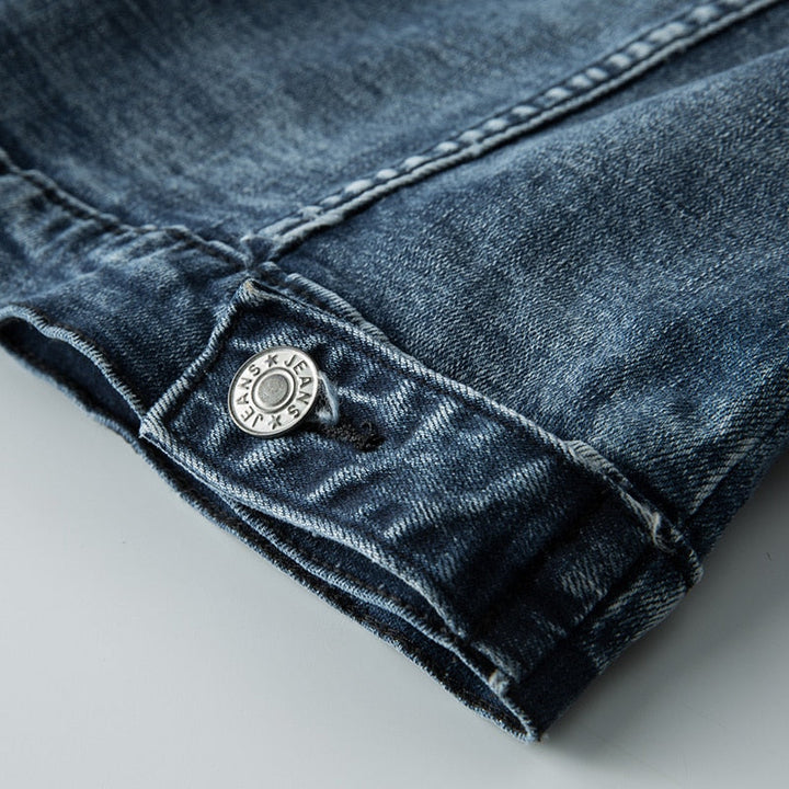 Urban Edge — Klassisk Denim Møter Biker Holdning
