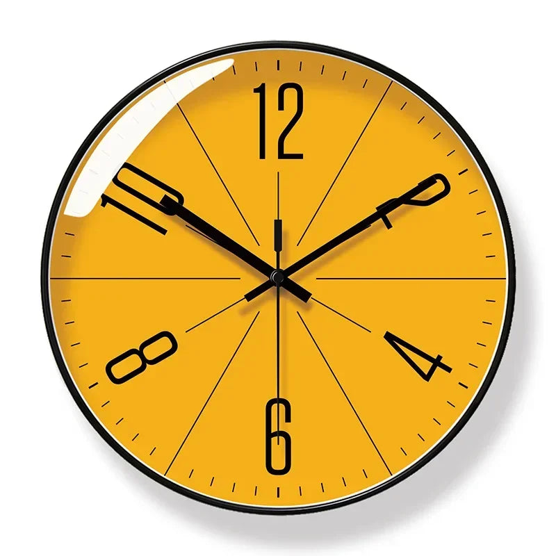 Veggklokke i tre TimeWisp – Stillegående klokke med stil