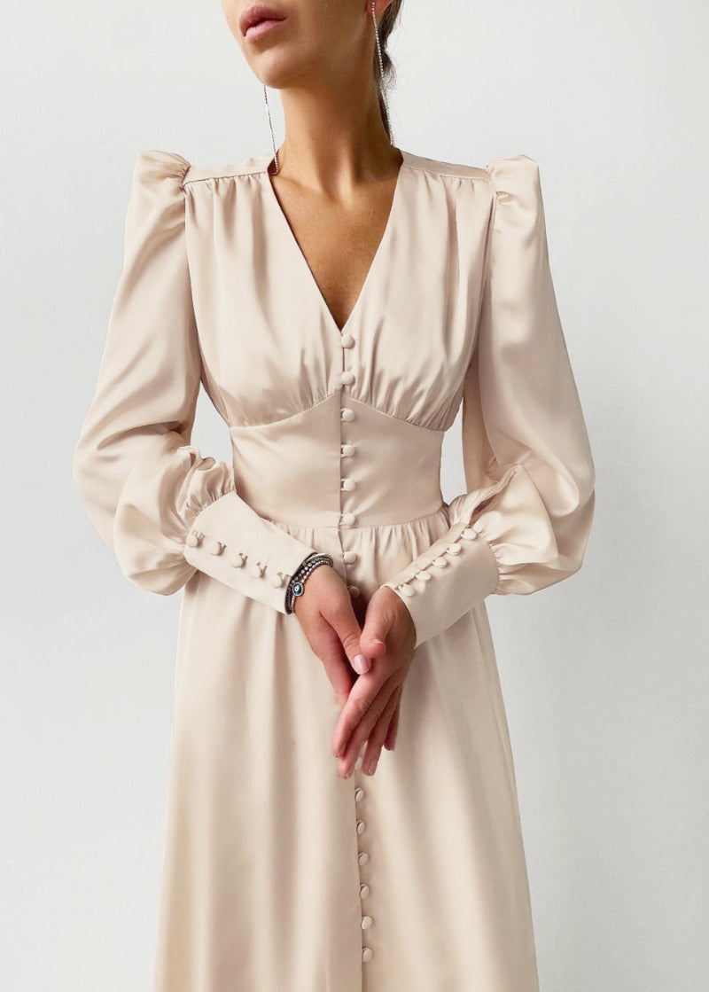 Elegant Satin V-Hals Maxikjole for Kvinner Tidloes Eleganse med en Modern Vri