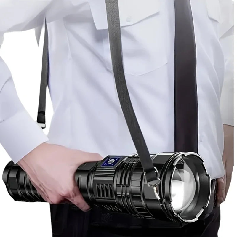 Ladattava 10000 lumenin LED-taskulamppu – Striker