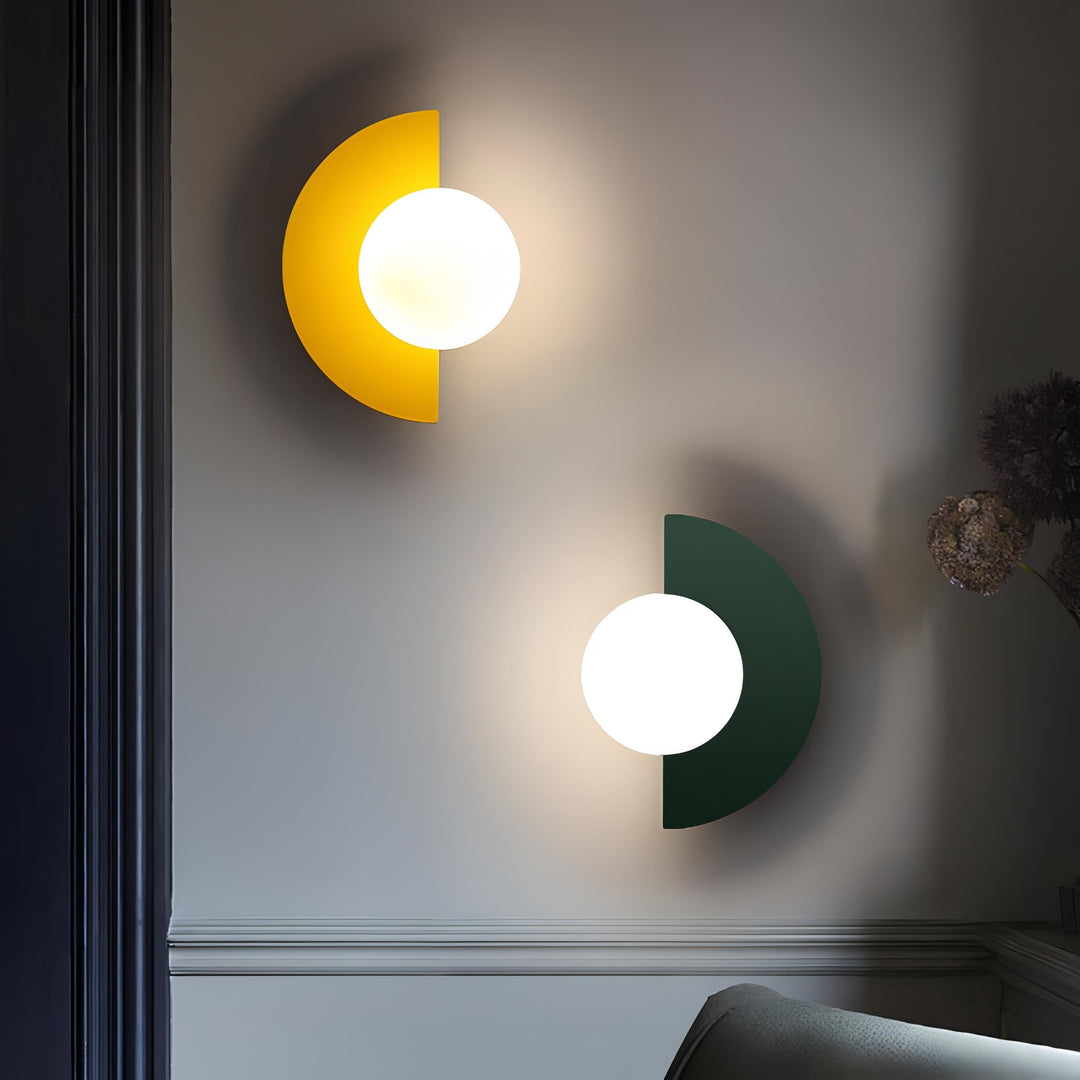 Nordisk halvsirkel vegglampe