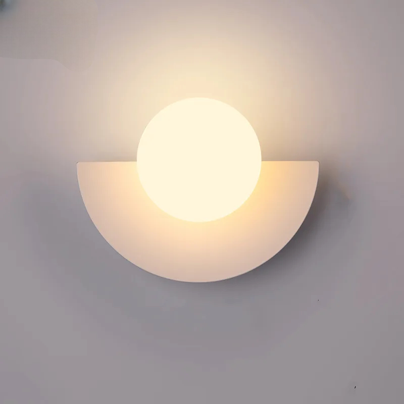 Moderne LED-vegglampe i geometrisk halvsirkelstil