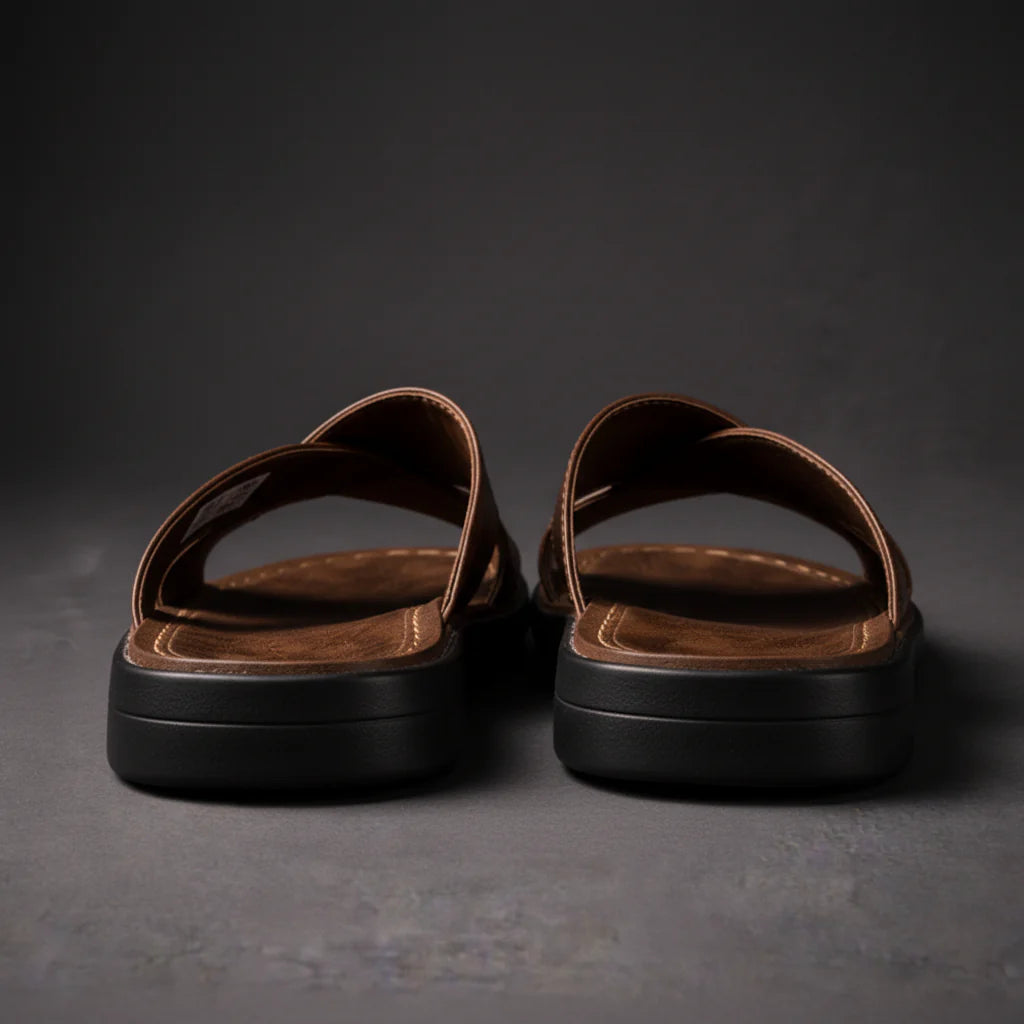 Sandaler til herre | Kryssede remmer og behagelig innstigning