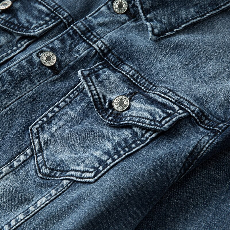 Urban Edge — Klassisk Denim Møter Biker Holdning