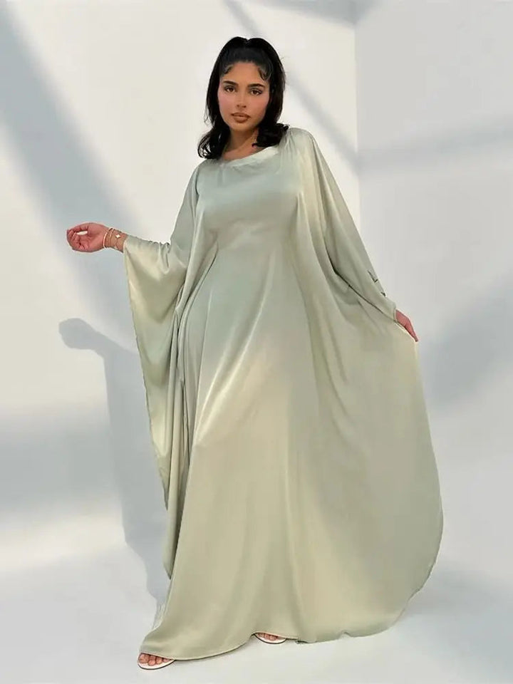 Elegant Maxi Kjole med Spaghetti Stropper og Høy Splitt