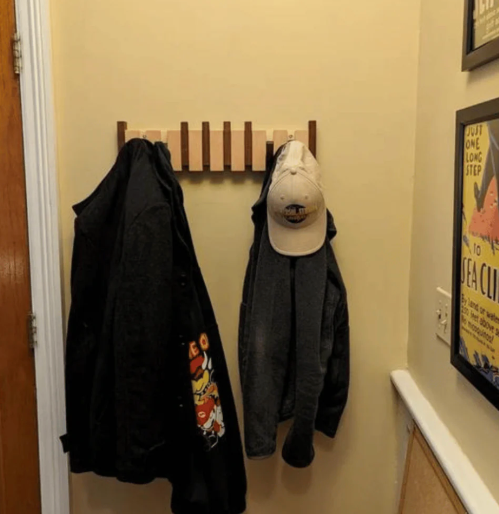 Piano garderobe i heltre | Elegante knagger til veggen