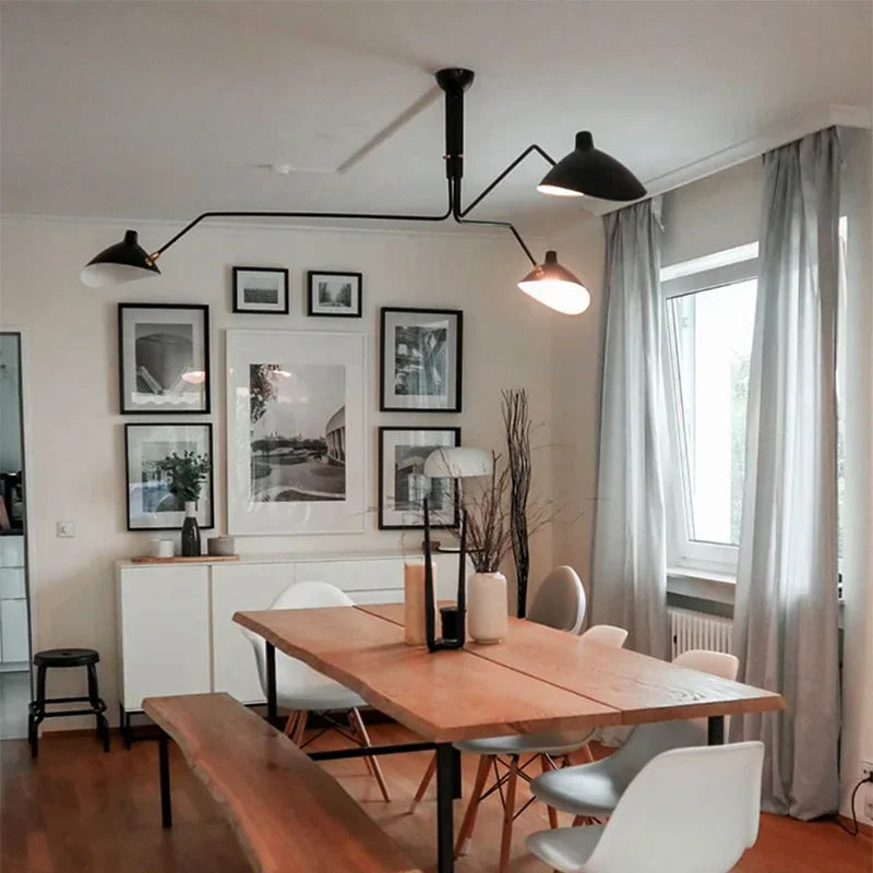 Svart taklampe med svingbare armer – moderne design