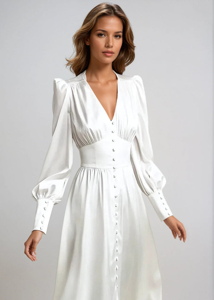 Elegant Satin V-Hals Maxikjole for Kvinner Tidloes Eleganse med en Modern Vri