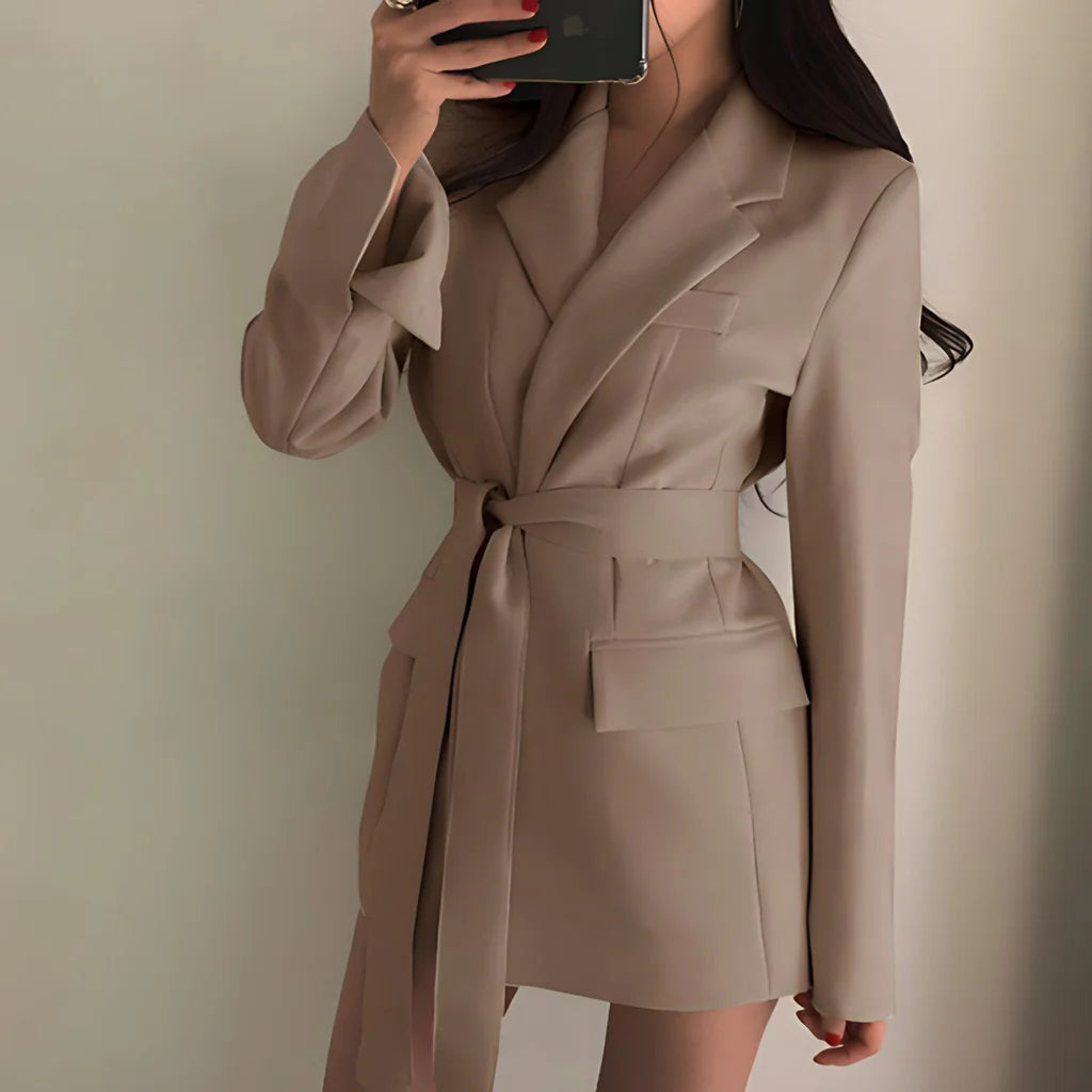 Kvinners Belted Blazer – Elegant Struktur & Allsidig Stil
