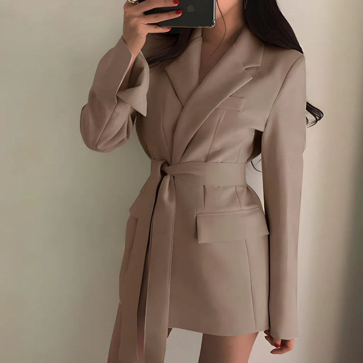Kvinners Belted Blazer – Elegant Struktur & Allsidig Stil