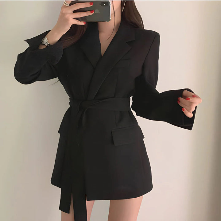 Kvinners Belted Blazer – Elegant Struktur & Allsidig Stil