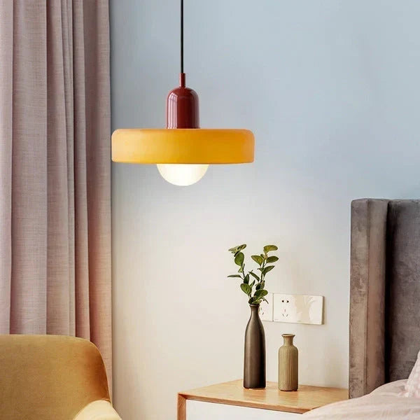 Bauhaus-tyylinen lyijylasi-riippuvalaisin