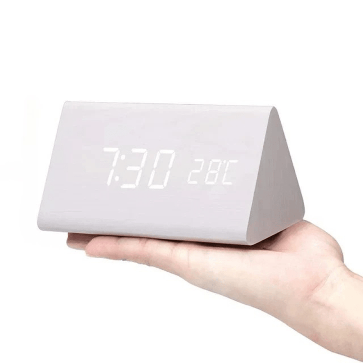 Elegant LED-klokke i tre med stemmestyring