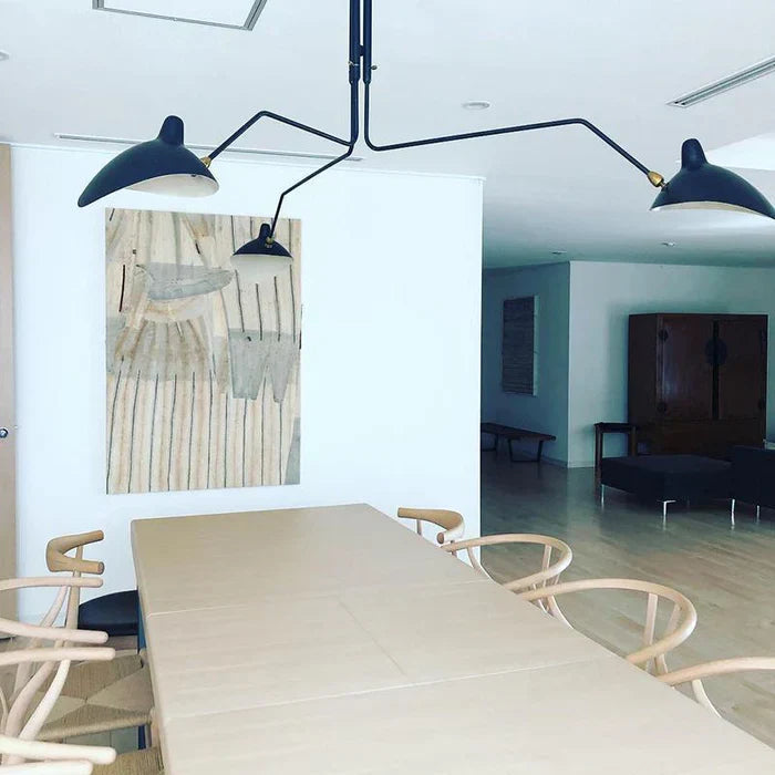 Svart taklampe med svingbare armer – moderne design
