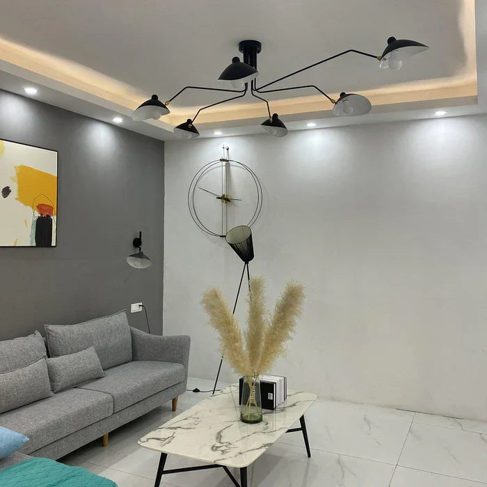 Svart taklampe med svingbare armer – moderne design