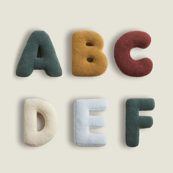 Dekorativ pute med alfabet – LetterLounge