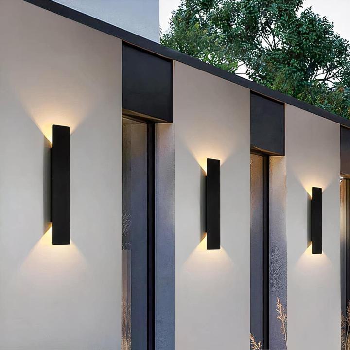 LED-vegglampe for utendørs bruk med opp- og nedlys – værbestandig, beskyttelsesgrad IP65