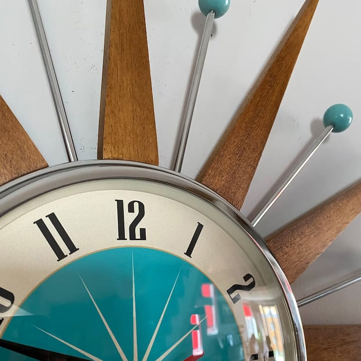 Håndlaget veggur i mid-century-stil | Retro veggdekor, stille og batteridrevet