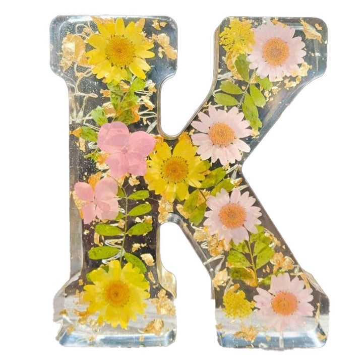 LumiFlair blomstret initial-nattlampe | Personlig lys i resin med myk LED-belysning