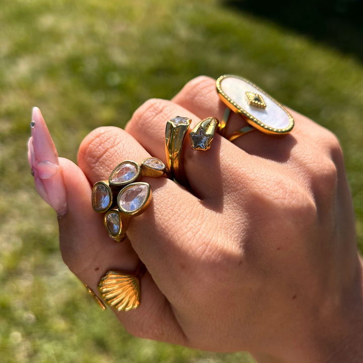 Stjernering – justerbar gull wrap-ring med stjerne