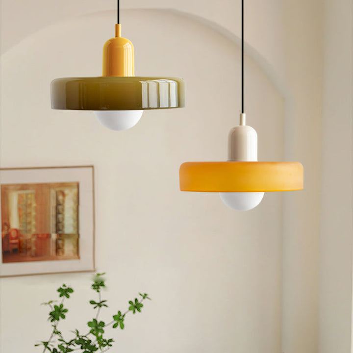 Bauhaus-pendellampe i farget glass